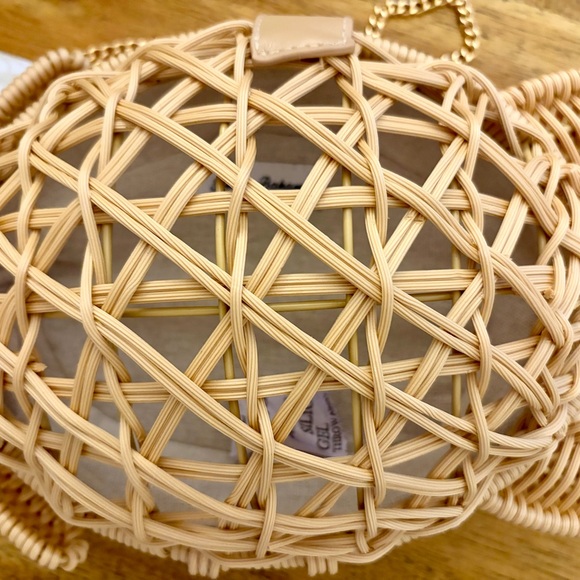 Tommy Bahama Viral “Turtle Time” Purse with Gold Chain Accessory - Picture 6 of 12